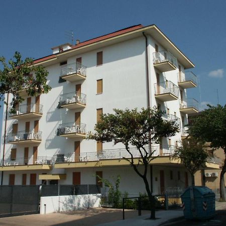 Condominio Michelangelo-Solo Per Famiglie- Walterigato Apartments リド・ディ・イエゾロ エクステリア 写真
