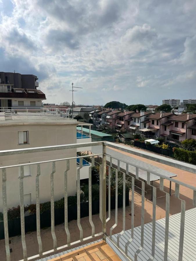 Condominio Michelangelo-Solo Per Famiglie- Walterigato Apartments リド・ディ・イエゾロ エクステリア 写真