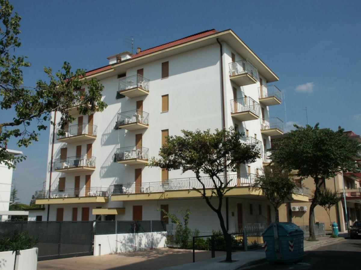 Condominio Michelangelo-Solo Per Famiglie- Walterigato Apartments リド・ディ・イエゾロ エクステリア 写真