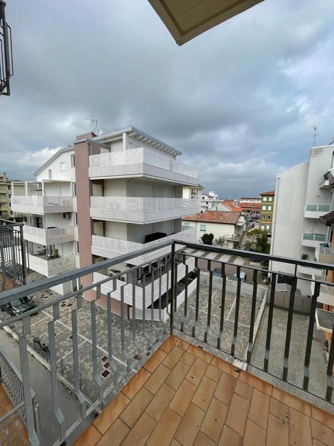 Condominio Michelangelo-Solo Per Famiglie- Walterigato Apartments リド・ディ・イエゾロ エクステリア 写真
